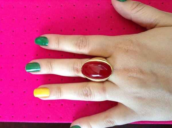 Anel em Pedra Vermelha Clássico!